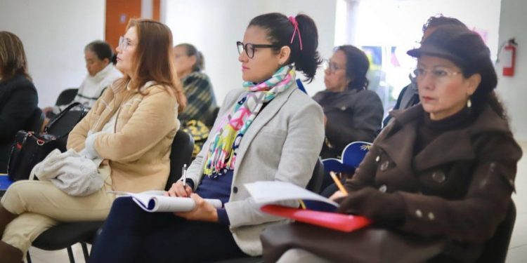 DIF Morelia fortalece el desarrollo profesional de las maestras de CECADES