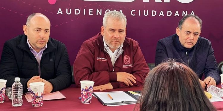 EL GOBERNADOR ALFREDO RAMÍREZ REALIZA AUDIENCIA CIUDADANA EN TARÍMBARO Y ENTREGA OBRA DEPORTIVA JUNTO A ERIC GAONA