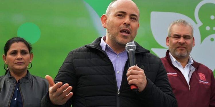 El Gobernador Alfredo Ramírez Realiza Audiencia Ciudadana en Tarímbaro y Entrega Obra Deportiva Junto a Eric Gaona