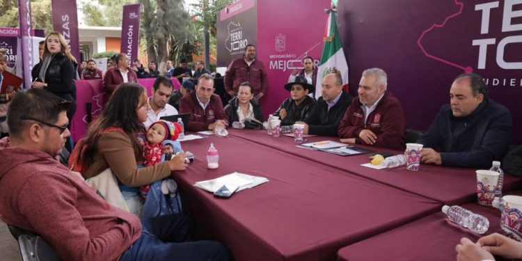 Atiende Bedolla audiencia pública ciudadanas en Tarímbaro