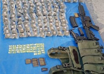 En Buenavista, FGE y DEFENSA aseguran 243 dosis de narcótico y armas de fuego; hay un detenido