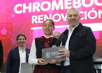 Entrega Bedolla 6 mil chromebooks en beneficio de 80 mil alumnos