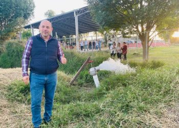 Eric Gaona rehabilita pozo de agua en Cuitzillo Grande
