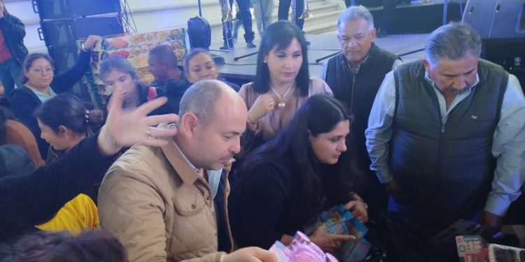 Eric Gaona celebra el Día de Reyes con entrega de juguetes en Tarímbaro