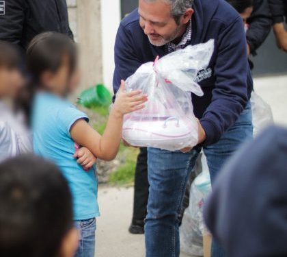 Policía Morelia lleva alegría a niñas y niños en el Día de Reyes
