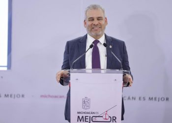 Ayuntamientos, omisos para regular giros rojos y negros: Bedolla