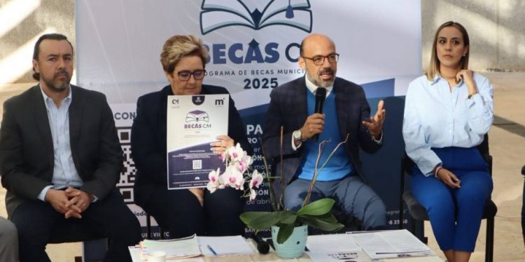 Gobierno de Alfonso Martínez anuncia Programa de Becas del Colegio de Morelia 2025