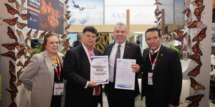 Bedolla presume a Michoacán en la Fitur de Madrid