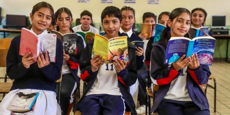 Programa de lectura En Michoacán se Lee llega a telesecundarias
