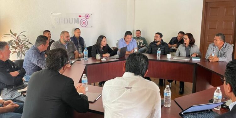 Gobierno estatal impulsa modernización del transporte en Uruapan