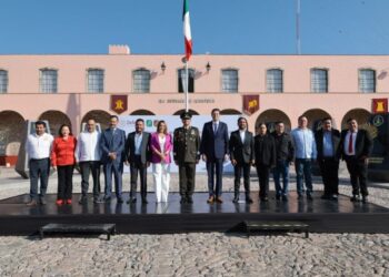 Asiste Alfonso Martínez a nombramiento de nuevo Comandante de XXI Zona Militar