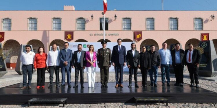 Asiste Alfonso Martínez a nombramiento de nuevo Comandante de XXI Zona Militar