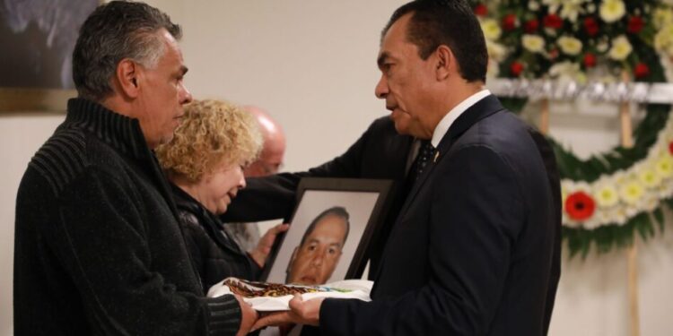 Llama Fiscal General a mantener un desempeño apegado a la legalidad, rectitud y honestidad