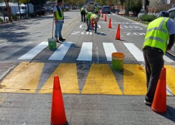 Gobierno de Morelia avanza en balizamiento de la Calzada Juárez para una mayor seguridad vial