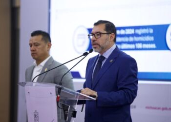 En cateo realizado en Morelia, asegura Fiscalía General 275 dosis de una sustancia con apariencia de narcótico y detiene a tres personas