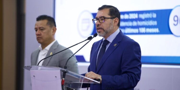 En cateo realizado en Morelia, asegura Fiscalía General 275 dosis de una sustancia con apariencia de narcótico y detiene a tres personas