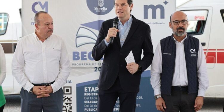 Alfonso Martínez y transportistas promueven becas del Colegio de Morelia