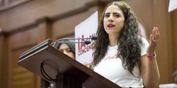 Giulianna Bugarini exige acción contra el uso indebido de la inteligencia artificial: ‘Es hora de regularla’