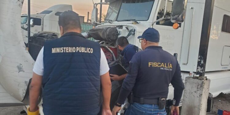 En Lázaro Cárdenas, ejecuta Fiscalía General cateo en un taller mecánico vinculado a actividades ilícitas