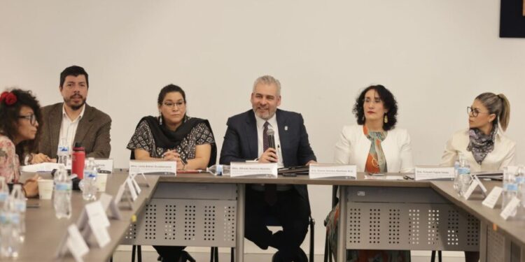 Destaca Bedolla en la UNAM aportación de comunidades indígenas en reforma a la ley federal