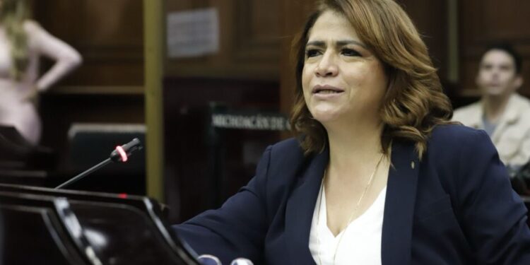 Más de 3 mil mdp en becas para estudiantes en Michoacán