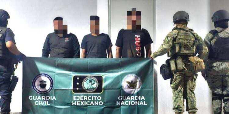 Aseguradas cuatro personas y fusiles en Apatzingán: SSP