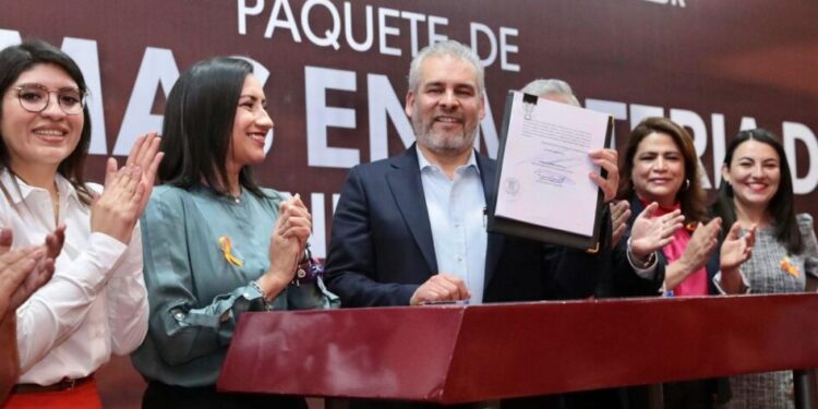 Con reforma de Bedolla deudores alimentarios no serán servidores públicos