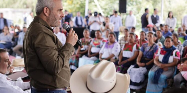 En marzo se reactiva empleo temporal para preservación del lago de Pátzcuaro: Bedolla