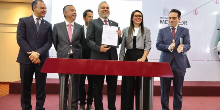 Va reforma constitucional para Gobierno Digital y simplificar trámites: Bedolla