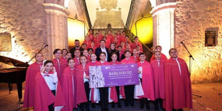 DIF Morelia reúne fondos para presentación de los Niños Cantores de Morelia en Barcelona