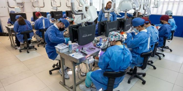 Medicina, Odontología y Derecho encabezan el Top 10 de las carreras con mayor demanda en la UMSNH