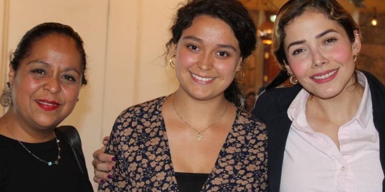 Reconoce Brissa Arroyo trayectoria de Yareni Pérez, galardonada con la presea “Mujer michoacana 2025”