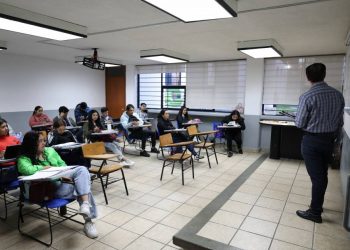 Miles de estudiantes realizan actividades académicas en la UMSNH sin contratiempos