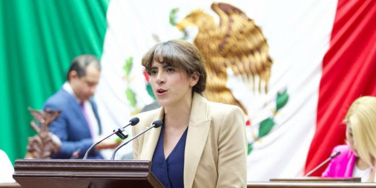La diputada Giulianna Bugarini presenta iniciativa histórica para combatir el ciberacoso en Michoacán