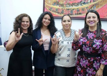 Las dos mujeres condecoradas, dignas de ser emuladas por todas: Melba Albavera