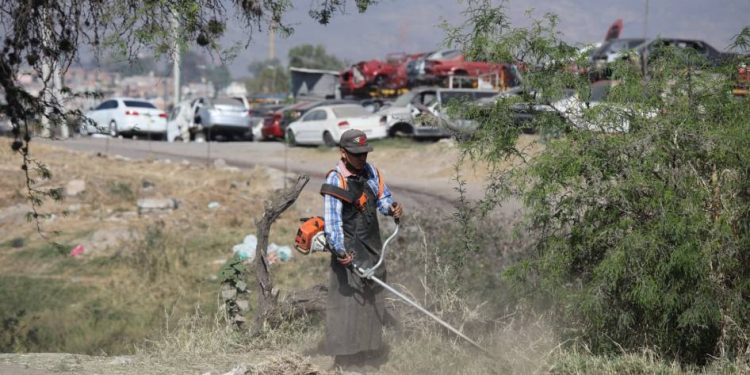 Gobierno de Morelia atiende con limpieza integral la Avenida Miguel Hidalgo y Oriente 6