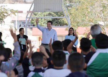 Con techumbres, Gobierno de Morelia mejora condiciones en escuelas y centros deportivos