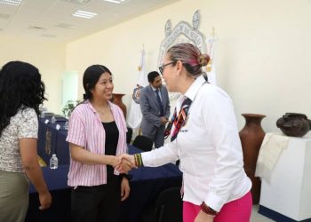 Ustedes deben ser las lideresas y los líderes del mañana, señala Yarabí Ávila ante moradoras y moradores de Casas del Estudiante