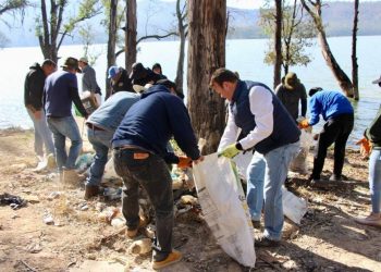 Más de 4 toneladas recolectadas, en Primera Jornada de Limpieza de la Presa de Cointzio