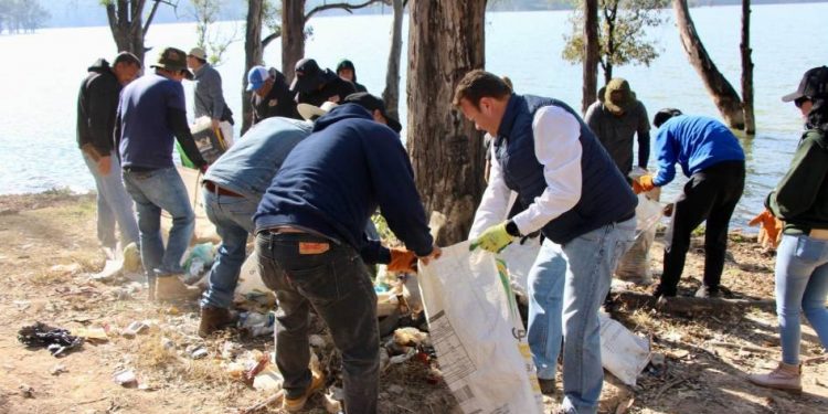 Más de 4 toneladas recolectadas, en Primera Jornada de Limpieza de la Presa de Cointzio