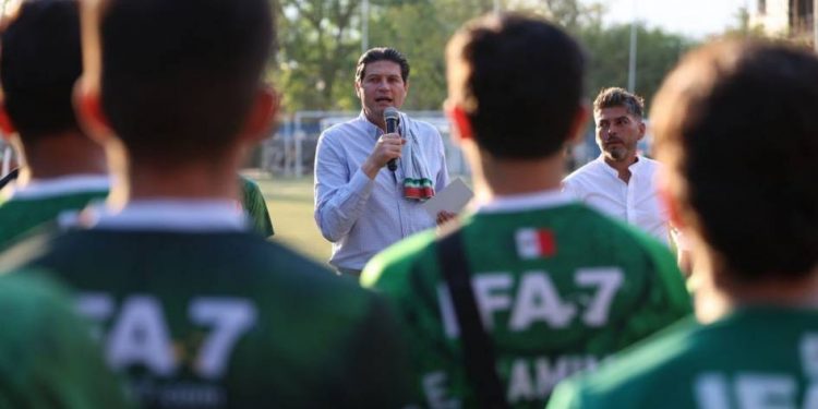 Alfonso Martínez reconoce a jóvenes morelianos campeones de Fútbol 7