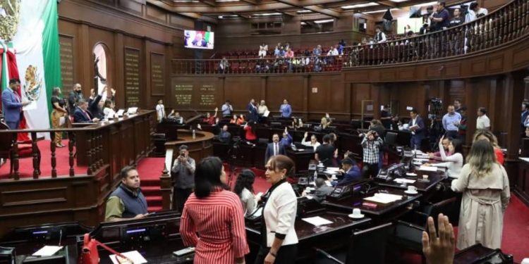 Avala Congreso diez Glosas del Tercer Informe de Gobierno.