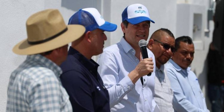 Alfonso Martínez entrega maquinaria a Ooapas y obra de drenaje a vecinos de colonia Industrial