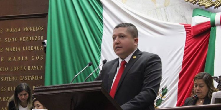 Propone Vicente Gómez iniciativas con sentido social