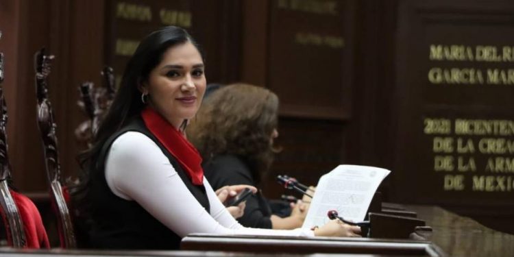 Desde las leyes debemos combatir la violencia de género: Diana Espinoza