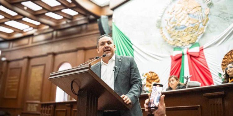 Víctor Manríquez propone reforma para garantizar crecimiento y desarrollo de Pueblos Mágicos de Michoacán