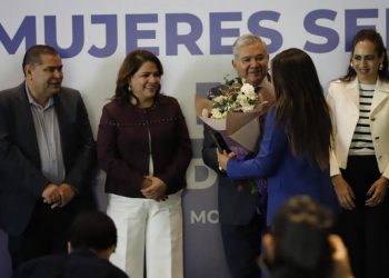 Reconoce Congreso del Estado a sus trabajadoras