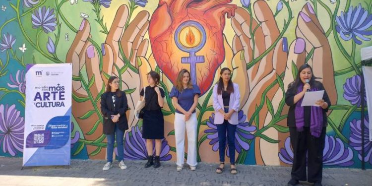 La secretaria de cultura de Morelia Restauran murales en memoria de víctimas de feminicidio en Morelia