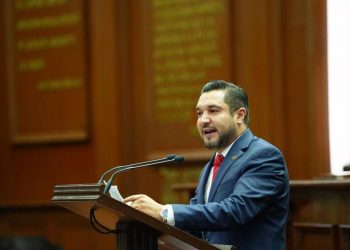 Helder Valencia plantea para Michoacán la no reelección consecutiva y combatir nepotismo