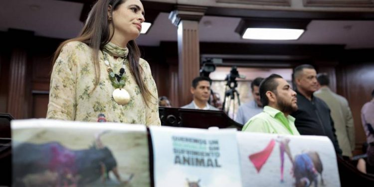Por un Michoacán que ponga “fin a la crueldad como espectáculo”, respalda Sandra Arreola prohibición de la tauromaquia 
